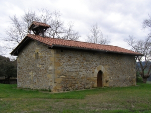 Fachada delantera  y lateral derecha